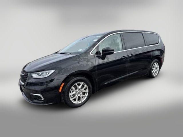 2023 Chrysler Pacifica Touring-L