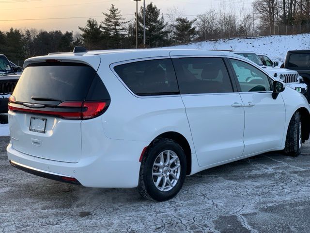 2023 Chrysler Pacifica Touring-L