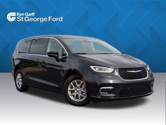 2023 Chrysler Pacifica Touring-L