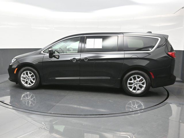 2023 Chrysler Pacifica Touring-L