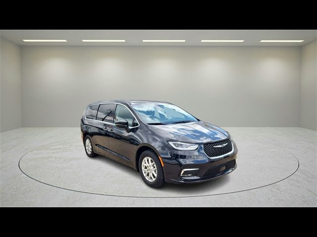 2023 Chrysler Pacifica Touring-L