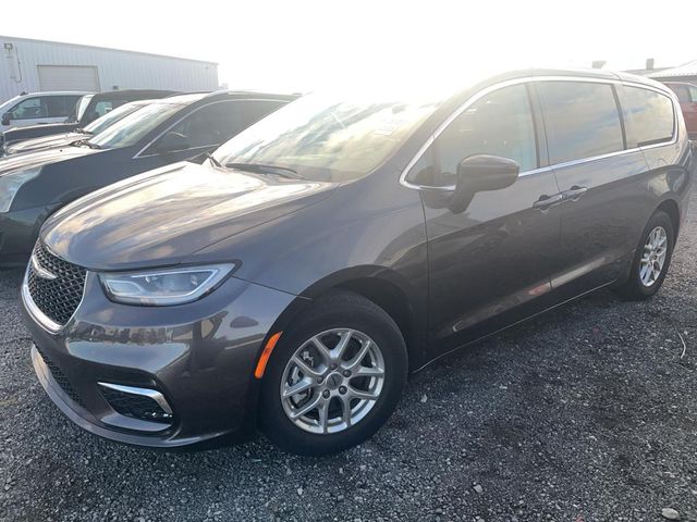 2023 Chrysler Pacifica Touring-L