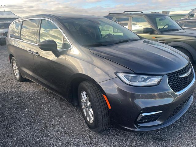 2023 Chrysler Pacifica Touring-L