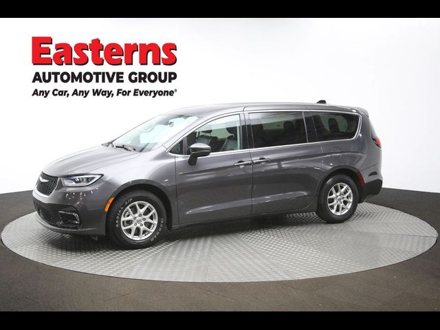 2023 Chrysler Pacifica Touring-L