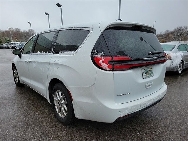 2023 Chrysler Pacifica Touring-L