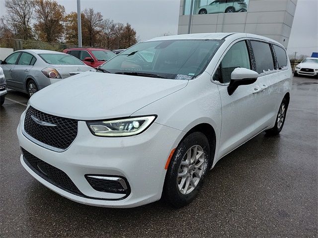 2023 Chrysler Pacifica Touring-L