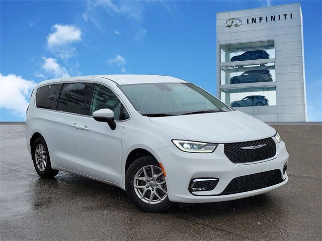 2023 Chrysler Pacifica Touring-L