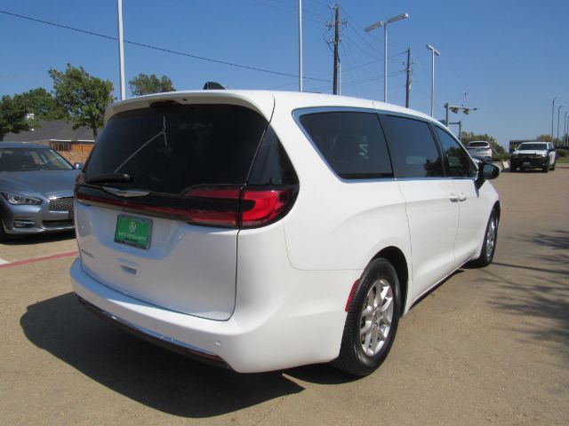 2023 Chrysler Pacifica Touring-L