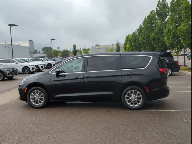 2023 Chrysler Pacifica Touring-L