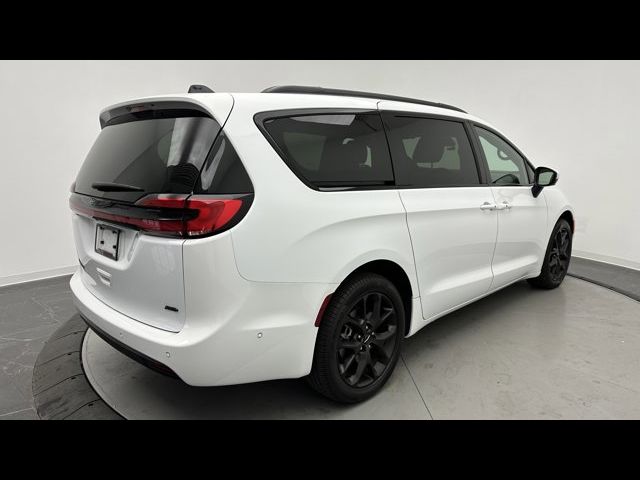 2023 Chrysler Pacifica Touring-L