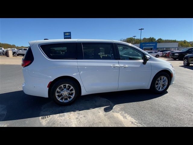 2023 Chrysler Pacifica Touring-L