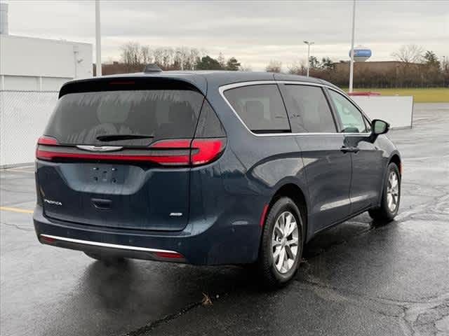 2023 Chrysler Pacifica Touring-L