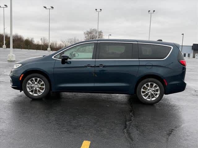 2023 Chrysler Pacifica Touring-L