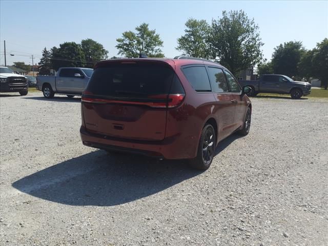 2023 Chrysler Pacifica Touring-L