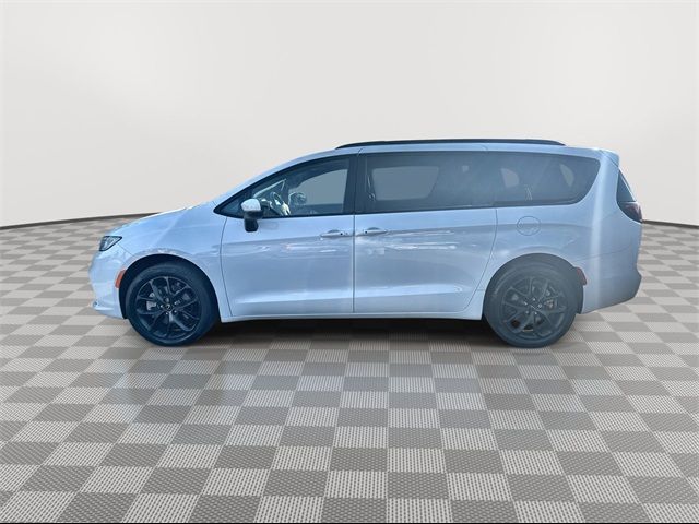 2023 Chrysler Pacifica Touring-L