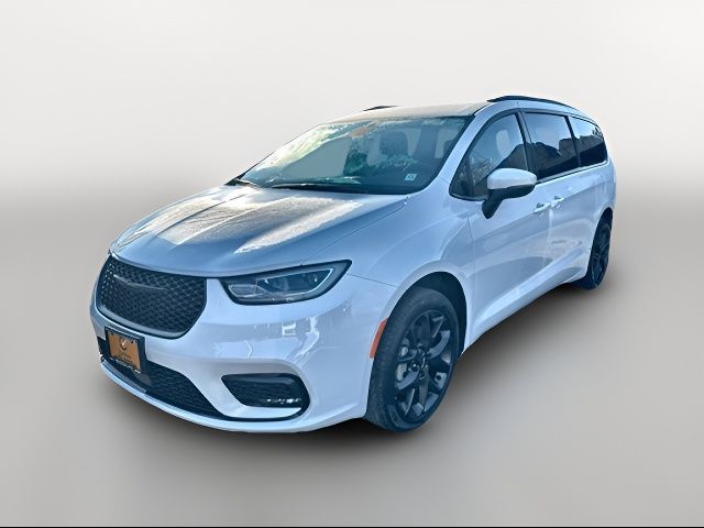 2023 Chrysler Pacifica Touring-L