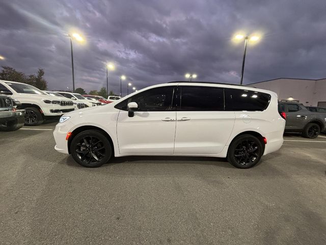 2023 Chrysler Pacifica Touring-L