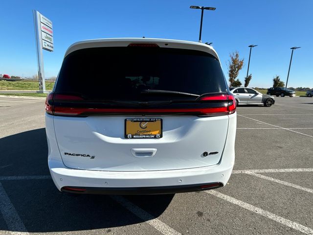 2023 Chrysler Pacifica Touring-L