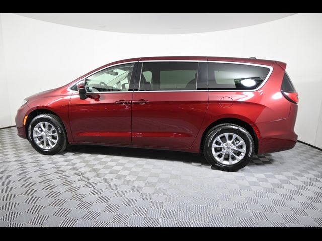 2023 Chrysler Pacifica Touring-L