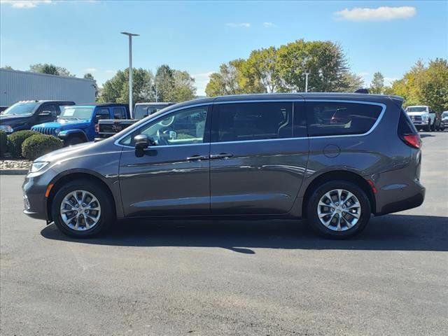 2023 Chrysler Pacifica Touring-L