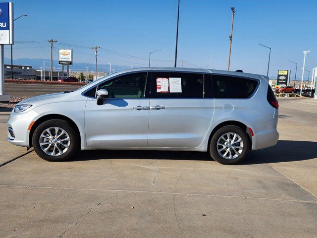 2023 Chrysler Pacifica Touring-L