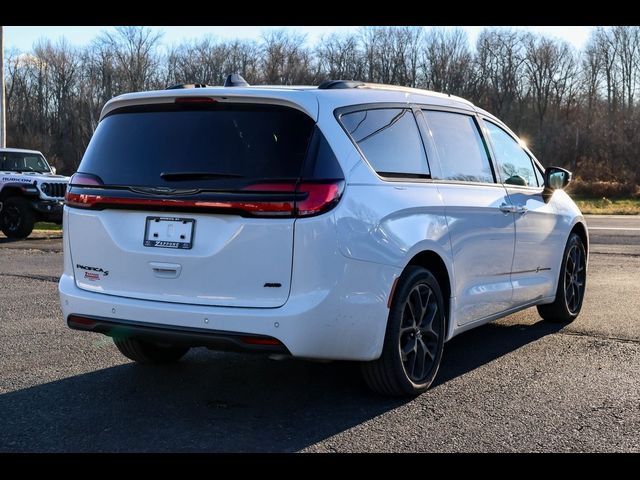 2023 Chrysler Pacifica Touring-L