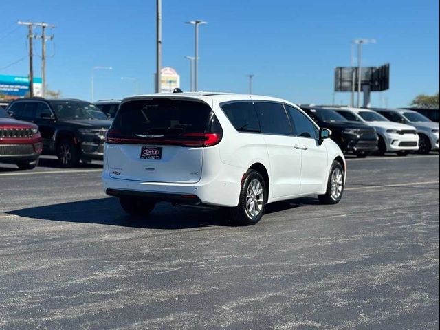 2023 Chrysler Pacifica Touring-L