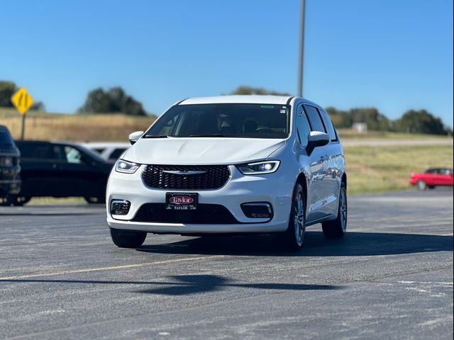 2023 Chrysler Pacifica Touring-L