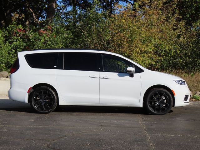 2023 Chrysler Pacifica Touring-L