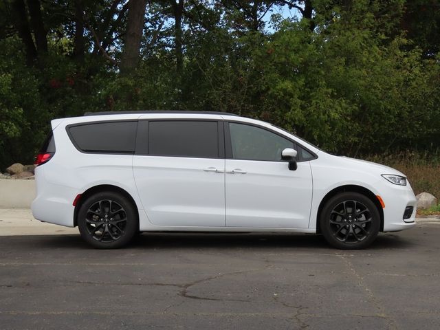 2023 Chrysler Pacifica Touring-L