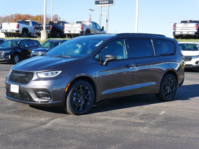 2023 Chrysler Pacifica Touring-L