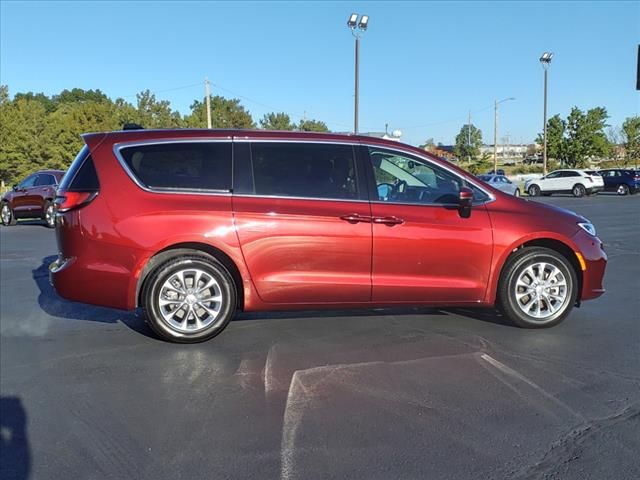 2023 Chrysler Pacifica Touring-L