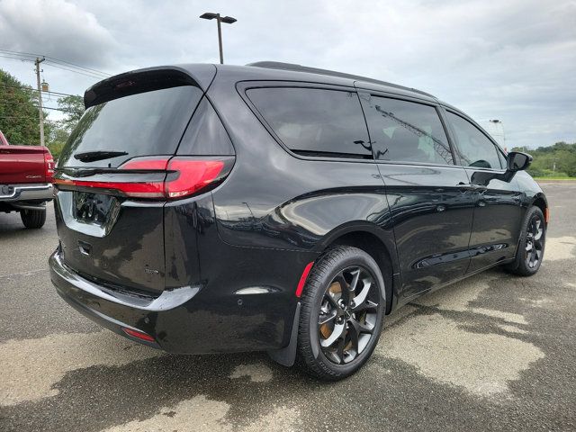 2023 Chrysler Pacifica Touring-L