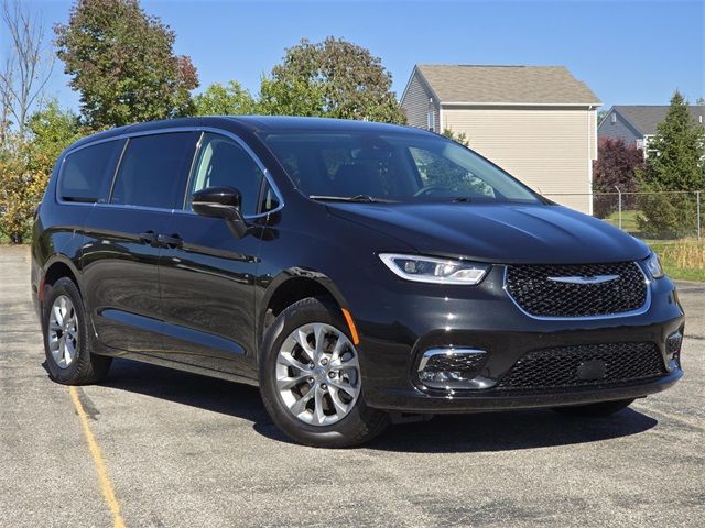 2023 Chrysler Pacifica Touring-L