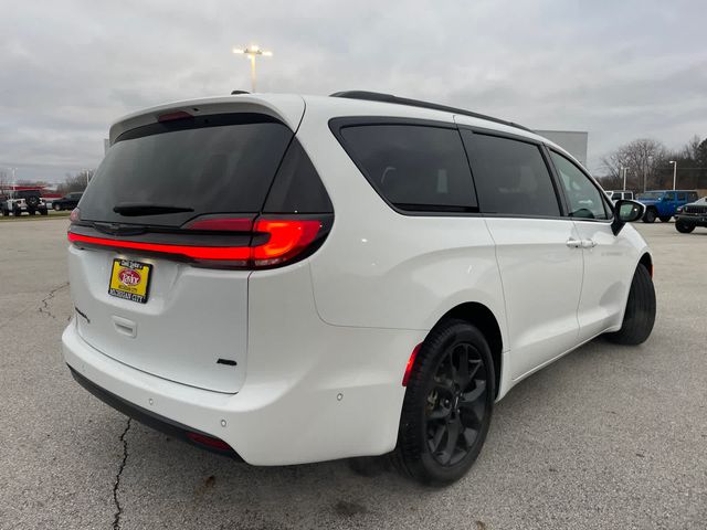 2023 Chrysler Pacifica Touring-L