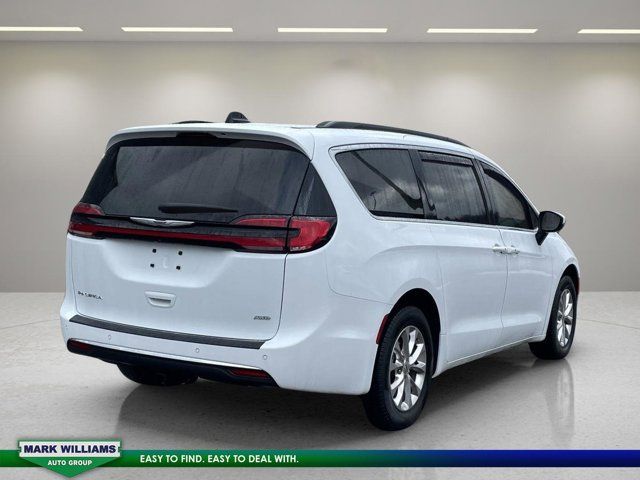 2023 Chrysler Pacifica Touring-L