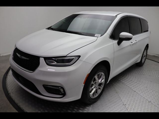 2023 Chrysler Pacifica Touring-L