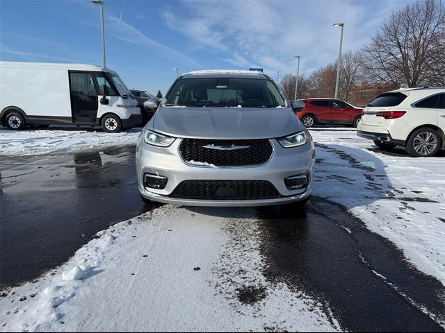 2023 Chrysler Pacifica Touring-L