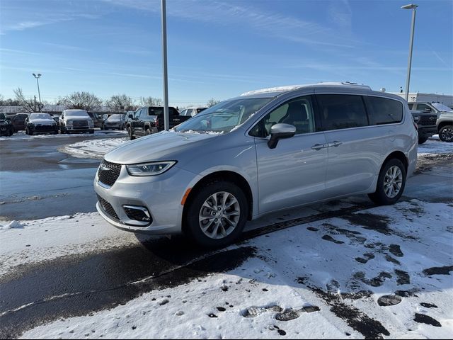 2023 Chrysler Pacifica Touring-L