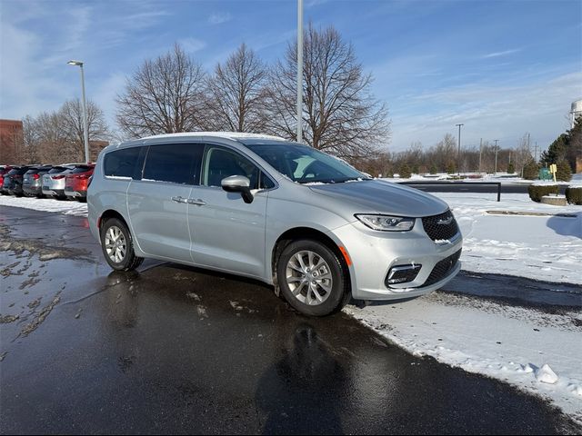 2023 Chrysler Pacifica Touring-L