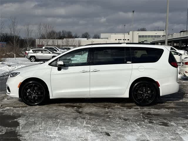 2023 Chrysler Pacifica Touring-L