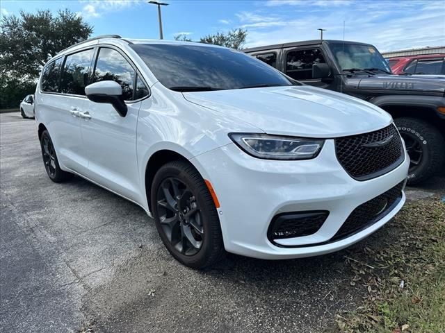 2023 Chrysler Pacifica Touring-L