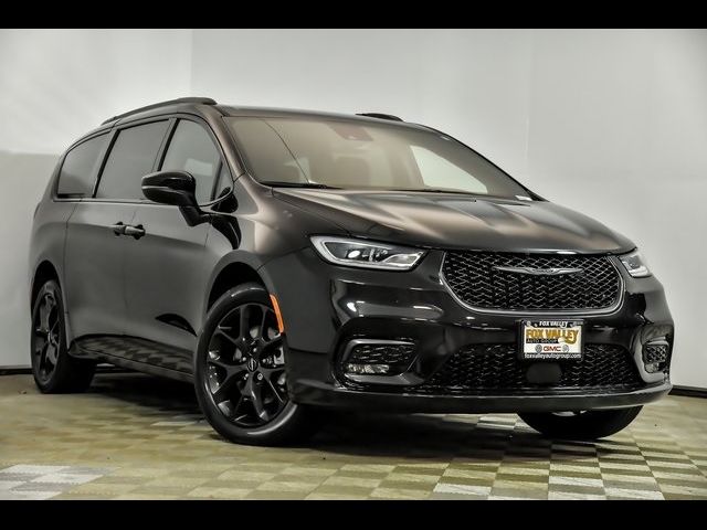 2023 Chrysler Pacifica Touring-L