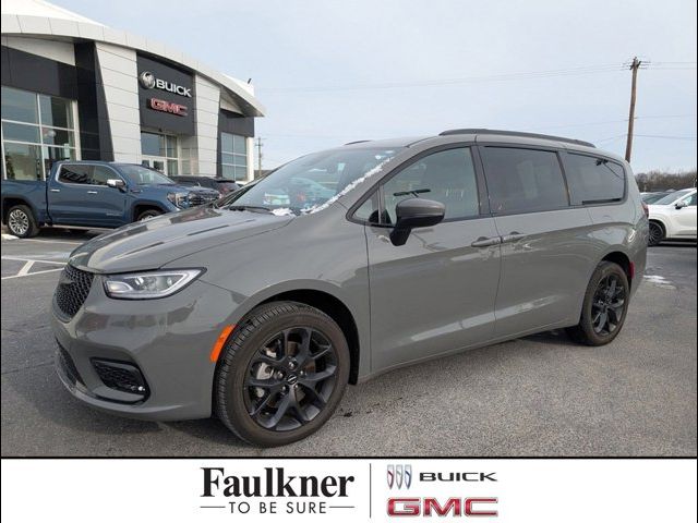 2023 Chrysler Pacifica Touring-L