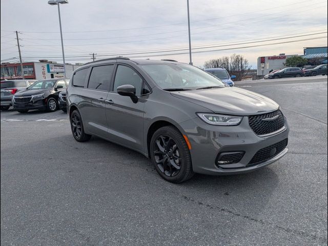 2023 Chrysler Pacifica Touring-L