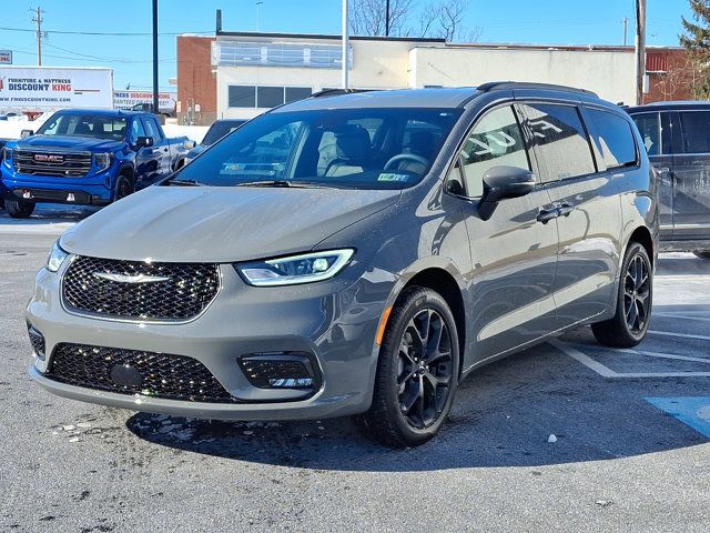 2023 Chrysler Pacifica Touring-L