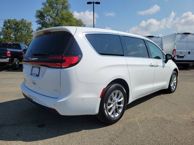 2023 Chrysler Pacifica Touring-L