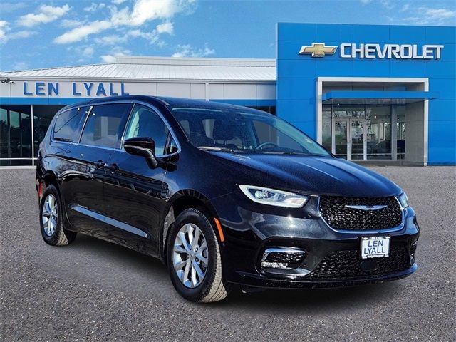 2023 Chrysler Pacifica Touring-L