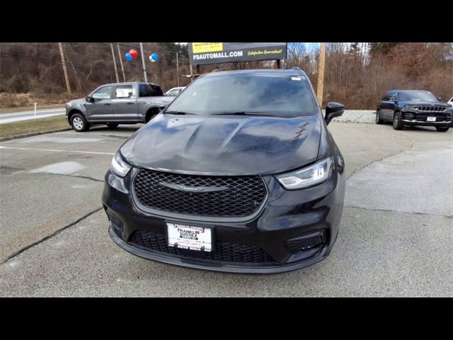 2023 Chrysler Pacifica Touring-L