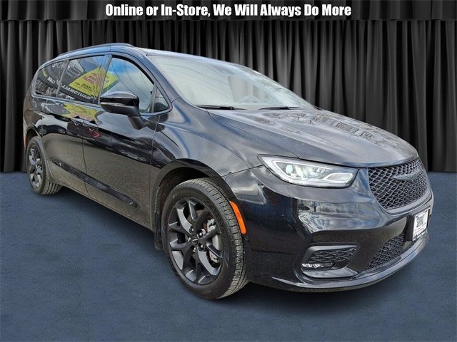 2023 Chrysler Pacifica Touring-L